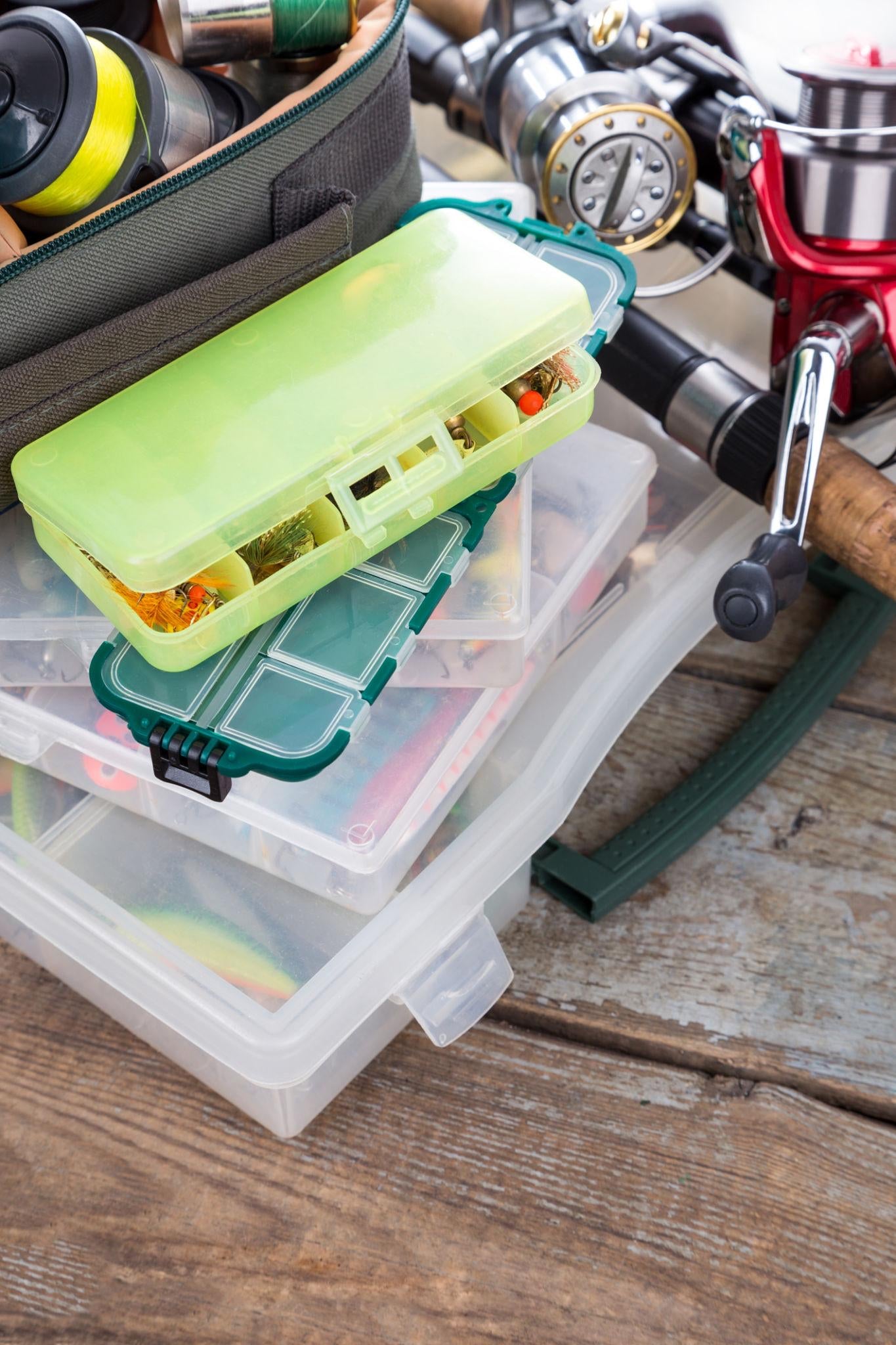 Complete saltwater tackle starter kit with essential hooks
